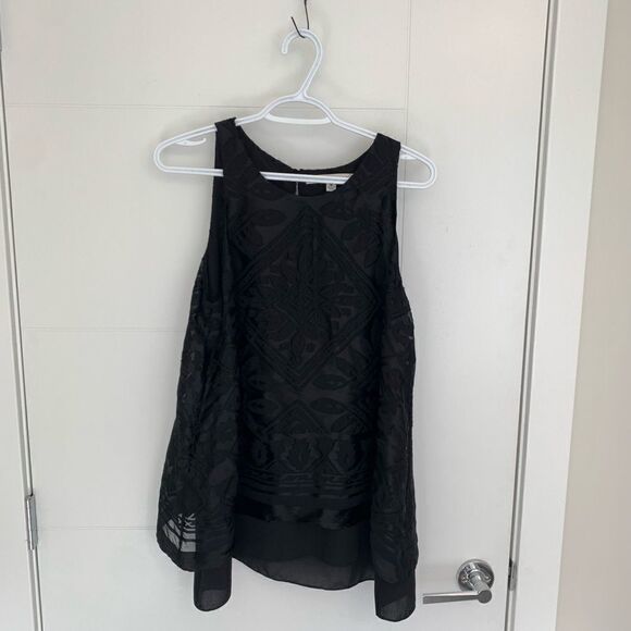 𝅺🌸3 for $30🌸 Max Edition Floral Lacey Sleeveless Blouse - Picture 2 of 4